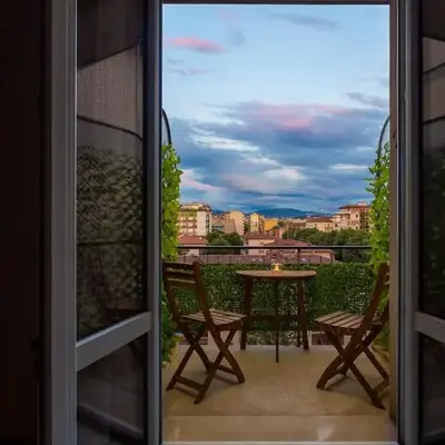 Living Florinda Apt. (3' to Airport