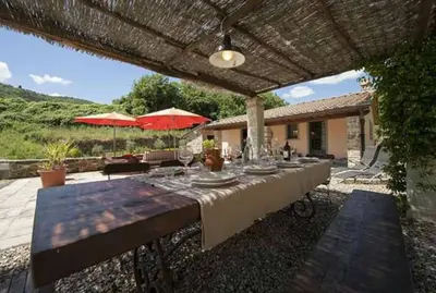 Paesaggio naturale nelle vicinanze della villa