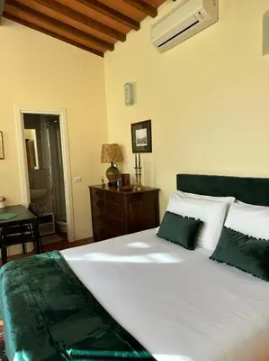 Letto o letti in una camera di La Limonaia Firenze