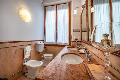 Bagno di YiD Leopolda apt few minutes from Central Station