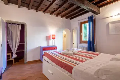 Letto o letti in una camera di GuestHost - SantAmbrogio Colorful Apartment