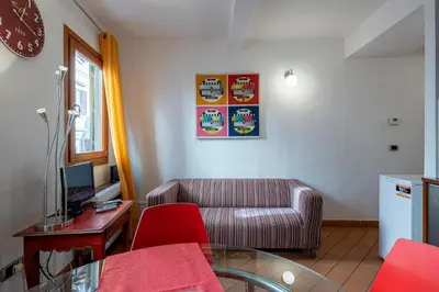 TV o dispositivi per l'intrattenimento presso GuestHost - SantAmbrogio Colorful Apartment