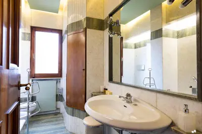 Bagno di Palazzo Cecchi Florentine Apartment