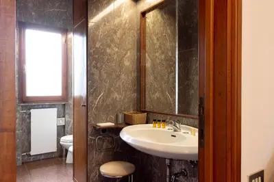 Bagno di Palazzo Cecchi Florentine Apartment