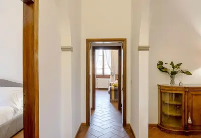 Letto o letti in una camera di D/T Elegant & Spacious Flat 2' walk train station