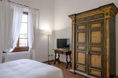 Letto o letti in una camera di D/T Elegant & Spacious Flat 2' walk train station