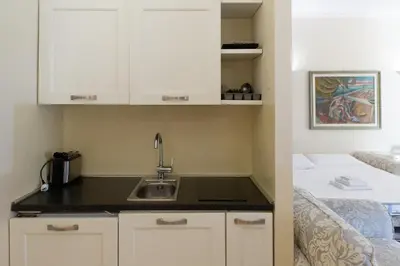 Cucina o angolo cottura di Classic 1BR Outside ZTL & 10 min from Center