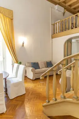 Area soggiorno di Strategic 2BR Apartment