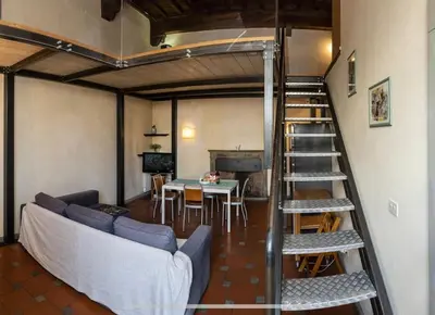 Area soggiorno di Nice and quiet loft 5 minutes walk from the Duomo