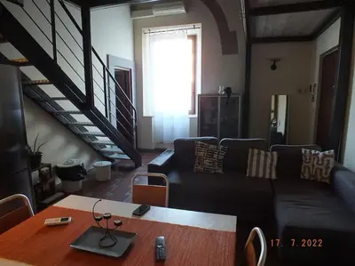 Area soggiorno di Nice and quiet loft 5 minutes walk from the Duomo