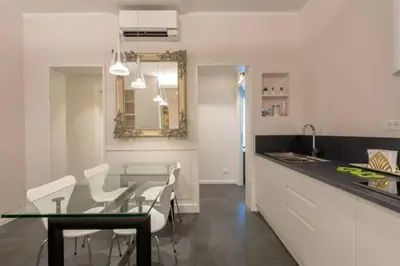 Cucina o angolo cottura di Stylish four bedrooms apartment - Florence center
