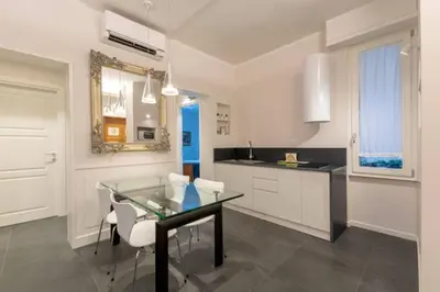 Cucina o angolo cottura di Stylish four bedrooms apartment - Florence center