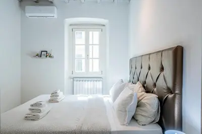 Letto o letti in una camera di Domus San Frediano - Double Suite con Jacuzzi by Hôtea