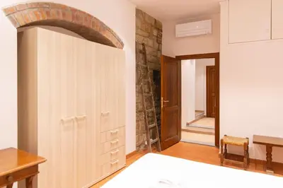 Letto o letti in una camera di Cozy and Charmin 3BR Apartment Steps By Duomo