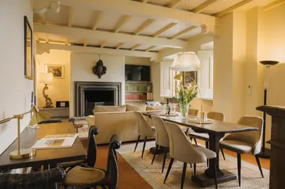 Area soggiorno di Apartments Florence - Villa La Medicea with swimming pool