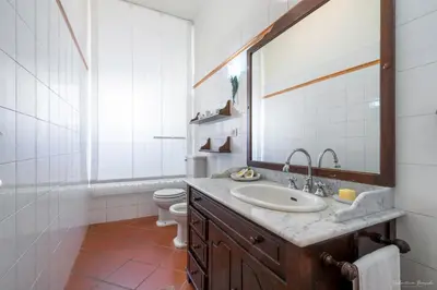 Bagno di CASA ADRIANA Elegante e luminosa