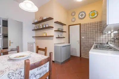 Cucina o angolo cottura di CASA ADRIANA Elegante e luminosa