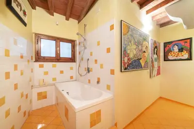Bagno di The paintress home with private patio