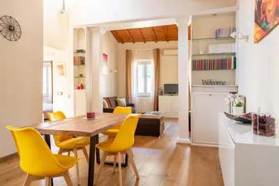 Cucina o angolo cottura di Modern & Bright in Oltrarno, Steps to Boboli & Pitti