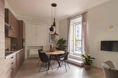 Cucina o angolo cottura di 3 Master Bedrooms With Balcony on the River with Views