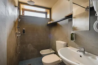 Bagno di 'RE-Dama Hostel