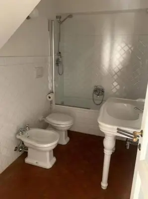 Bagno di Nice And Big Apartment Outside ZTL