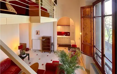 Area soggiorno di 1 Bedroom Beautiful Apartment In Firenze