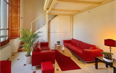 Area soggiorno di 1 Bedroom Beautiful Apartment In Firenze