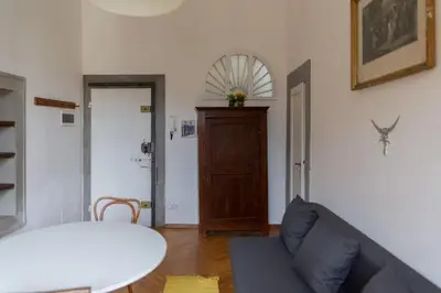 Area soggiorno di Elegant Apartment Outside ZTL & 10min from Center