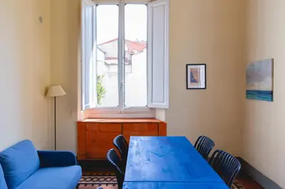 Area soggiorno di Comfy Big Apartment Outside ZTL