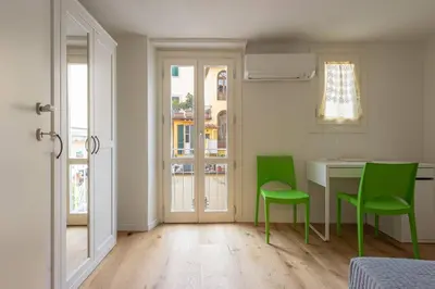 Area soggiorno di Borgo Pinti's Duplex Apartment