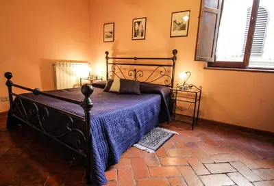 Letto o letti in una camera di Classico e romantico Appartamento Fiorentino 10 min a piedi da Ponte Vecchio e 5 minuti da Palazzo Pitti area UNESCO