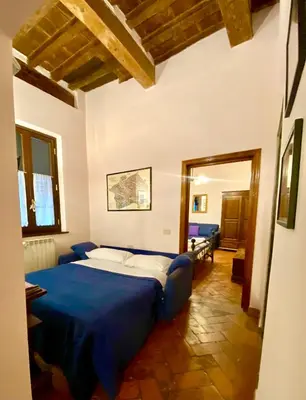 Letto o letti in una camera di Classico e romantico Appartamento Fiorentino 10 min a piedi da Ponte Vecchio e 5 minuti da Palazzo Pitti area UNESCO