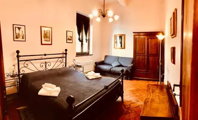 Letto o letti in una camera di Classico e romantico Appartamento Fiorentino 10 min a piedi da Ponte Vecchio e 5 minuti da Palazzo Pitti area UNESCO