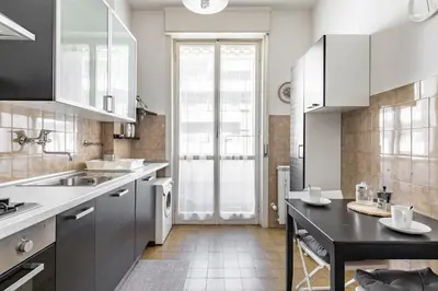 Cucina o angolo cottura di GuestHost - Florence Modern & Bright Apartment!