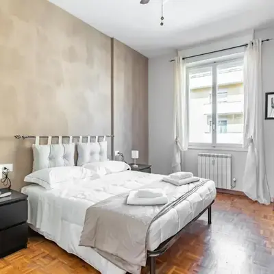 GuestHost - Florence Modern & Bright Apartment!