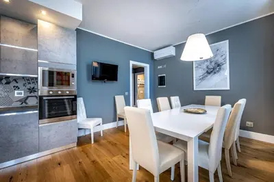 Cucina o angolo cottura di YiD Capo di Mondo Luxury apartment in florence