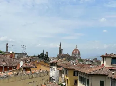 Vista generica su Firenze o vista sulla città dall'interno dell'appartamento