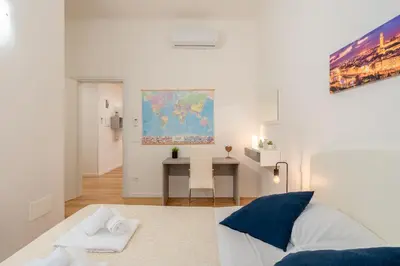 Letto o letti in una camera di The World Apartment