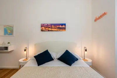 Letto o letti in una camera di The World Apartment