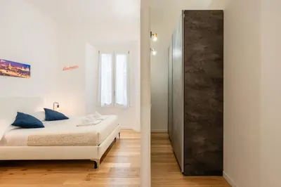 Letto o letti in una camera di The World Apartment