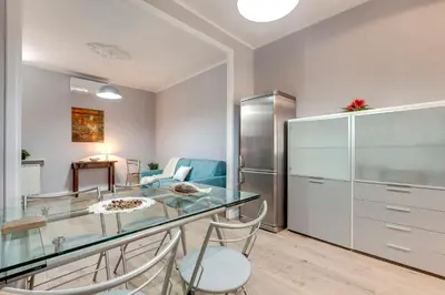 Area soggiorno di Sprone Apartment by Mamo Florence