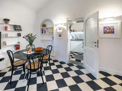 Cucina o angolo cottura di Santa Croce View Cool & Air Condizioned Private Entrance Apartment