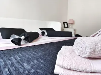 Letto o letti in una camera di Lovely Modern Apartment