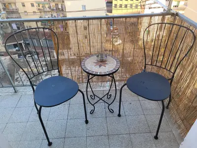 Balcone o terrazza di Firenze homeaway - Pape's cozy apartment, near Airport - 14 min from city center-10 minutes walk from the Baker Hughes